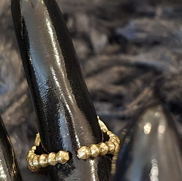 Gucci 18kgo Elegant Red Strawberry Ring - Picture 5 of 10